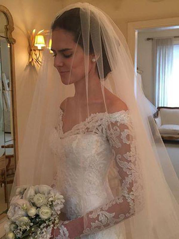 Sheath/Column Off-the-Shoulder Court Train Long Sleeves Wedding Dresses