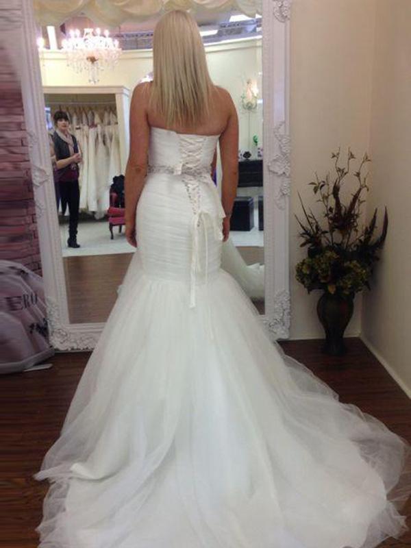 Trumpet/Mermaid Sweetheart Court Train Sleeveless Tulle Bridal Gown with Beading