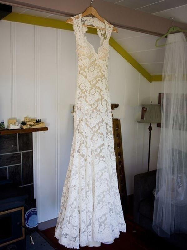 Sheath/Column V-neck Sweep/Brush Train Sleeveless Wedding Dresses