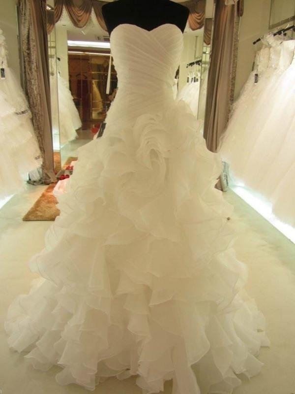 Ball Gown Sweetheart Court Train Sleeveless Organza Wedding Dresses with Ruffles
