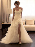 Ball Gown Sweetheart Sweep/Brush Train Sleeveless Organza Wedding Dresses with Beading