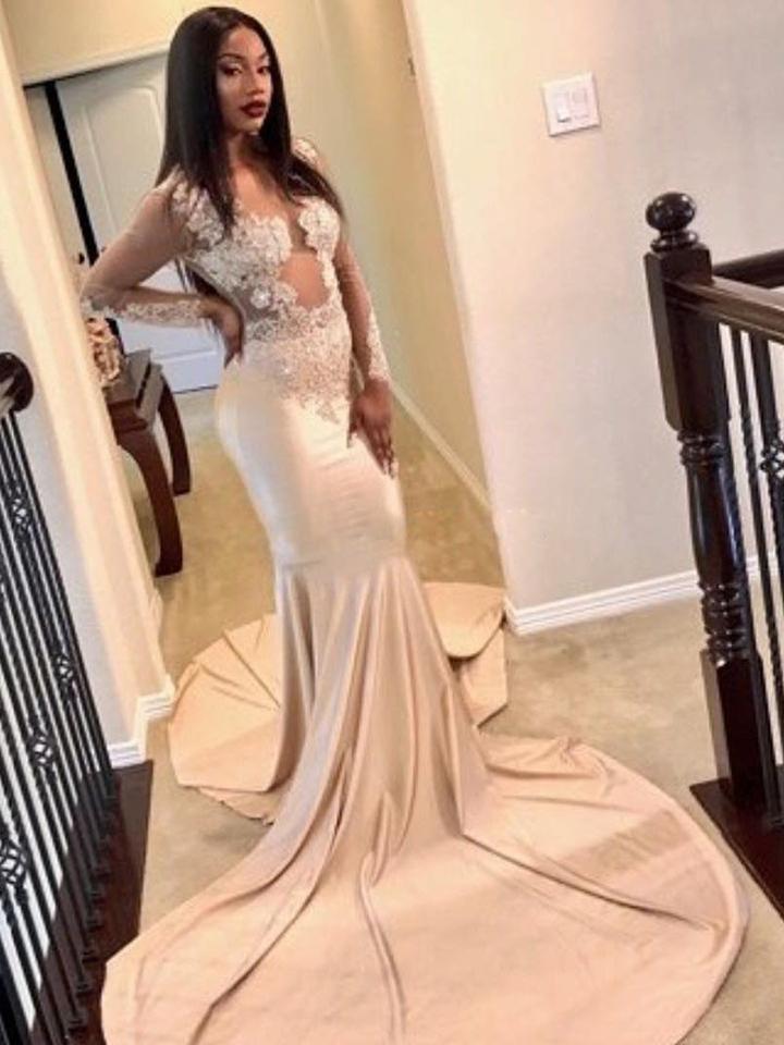 Trumpet/Mermaid Scoop Long Sleeves Court Train Satin Prom Formal Dresses with Applique Lace