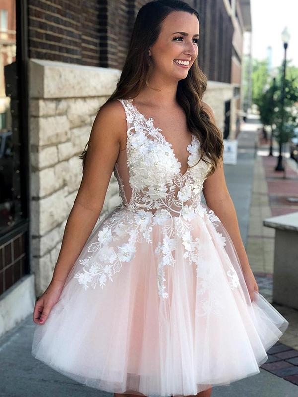 A-Line/Princess V-neck Tulle Sleeveless Short/Mini Homecoming Dresses with Applique